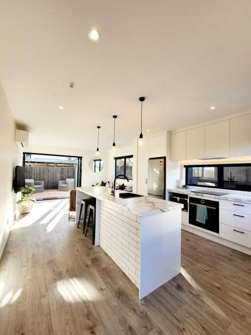 Contemporary House With Carpark Apartment Christchurch