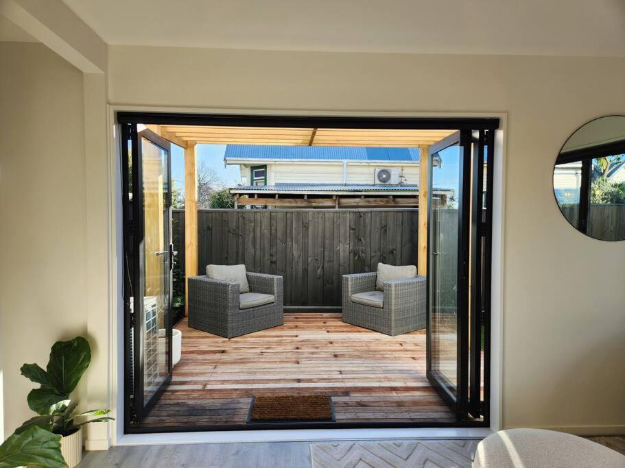 Contemporary House With Carpark * Christchurch