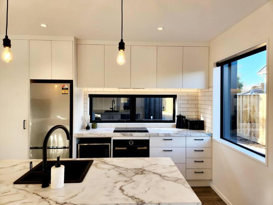 Contemporary House With Carpark