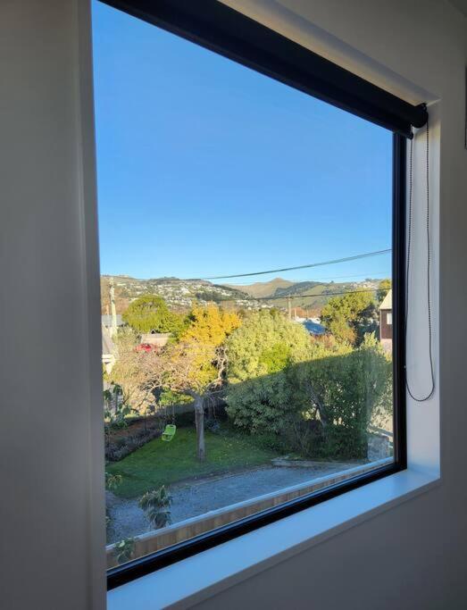 Apartment Contemporary Home With Carpark - Close To Cbd!