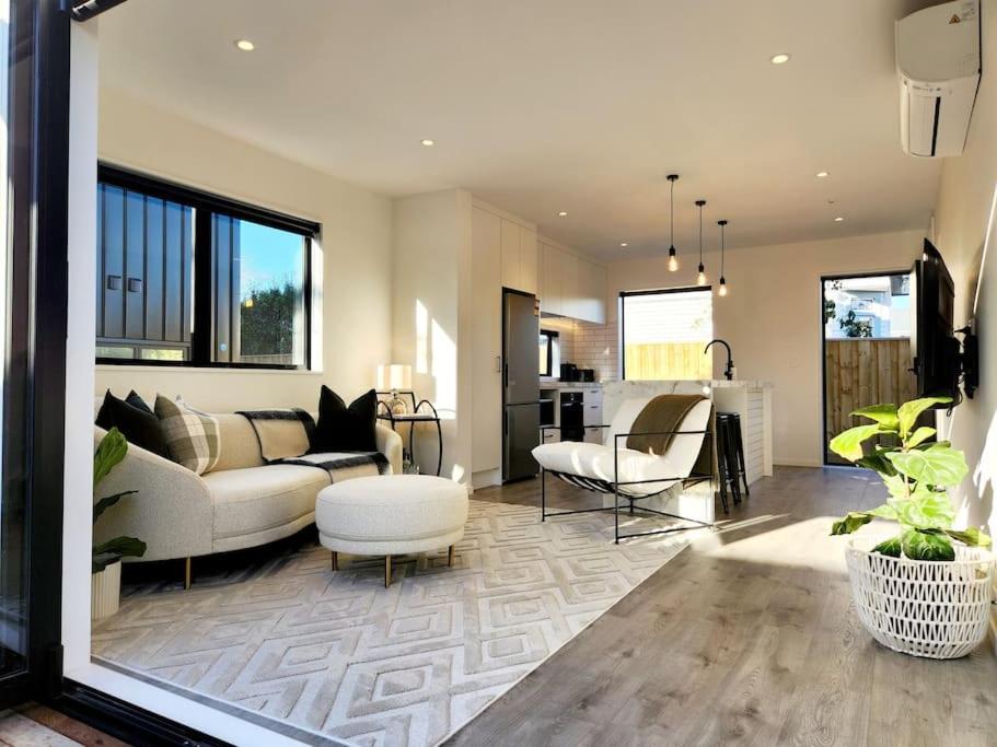 Contemporary Home With Carpark - Close To Cbd! Apartment